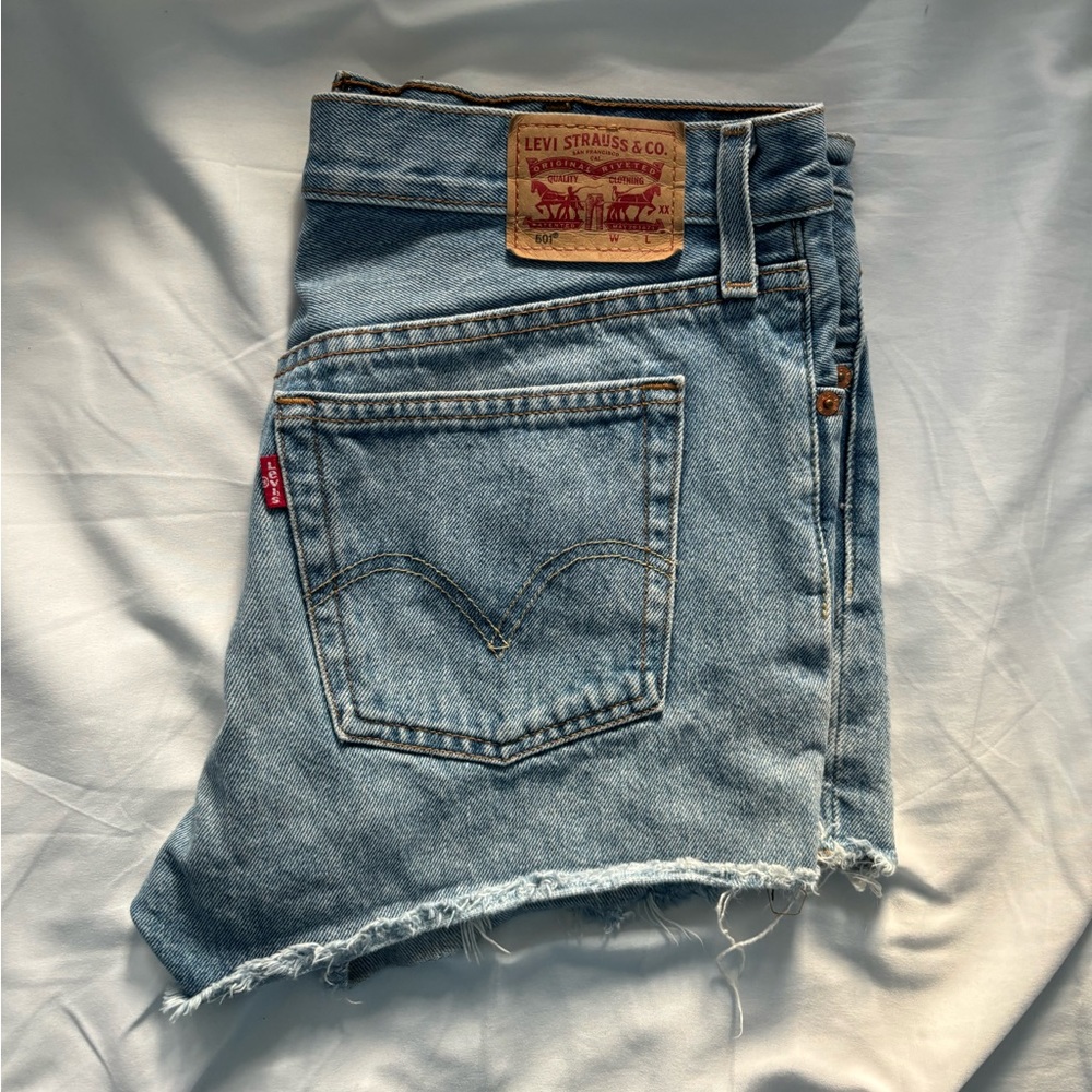Levi 501 shorts women’s size 28